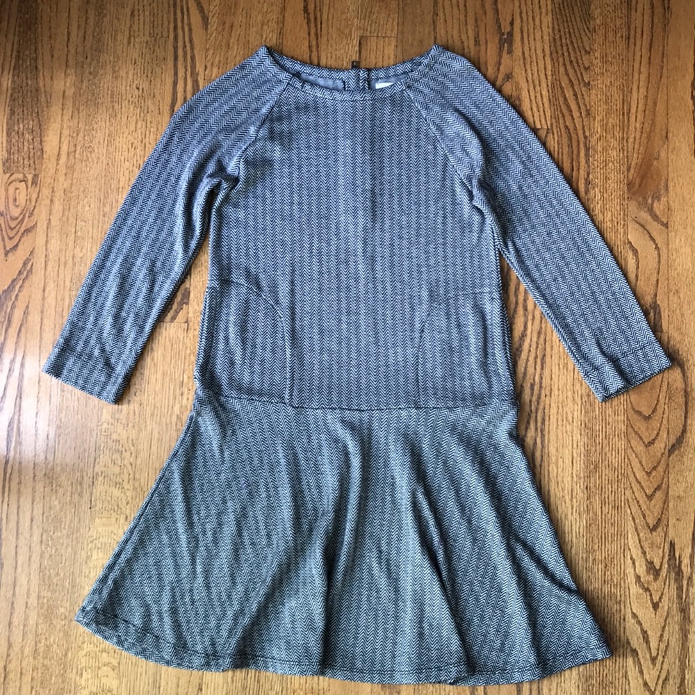 Girls 3/4 sleeve houndstooth drop waist dress.